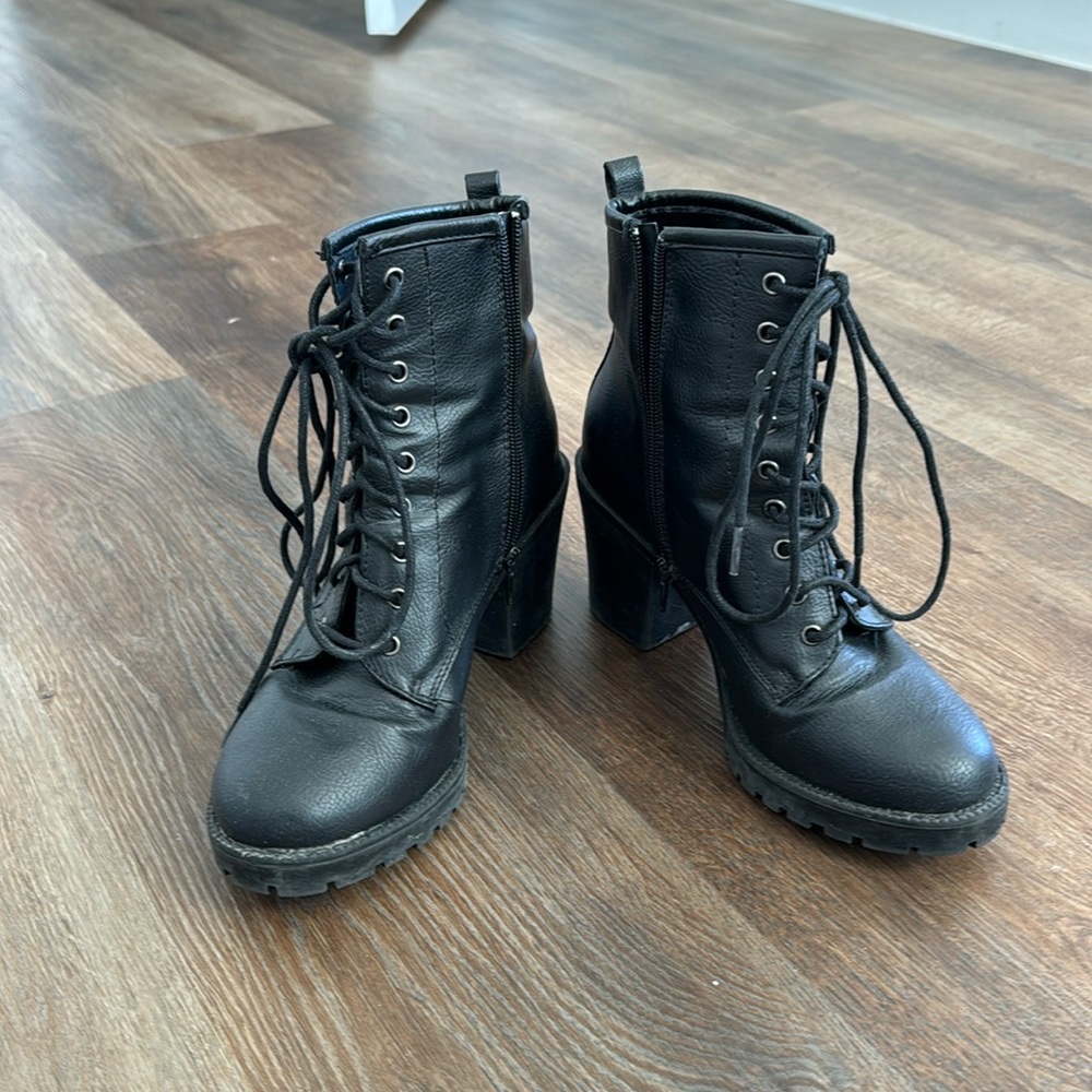 Heel boots